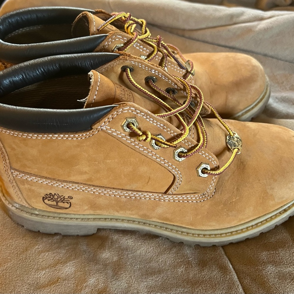 Women’s size 9 Timberlands